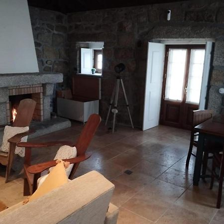 Casa Dos Livros - Guest House Vila Nova de Tazem エクステリア 写真
