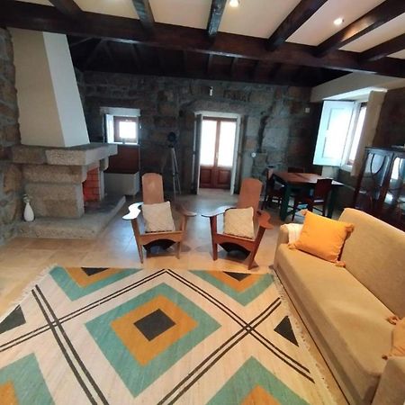 Casa Dos Livros - Guest House Vila Nova de Tazem エクステリア 写真