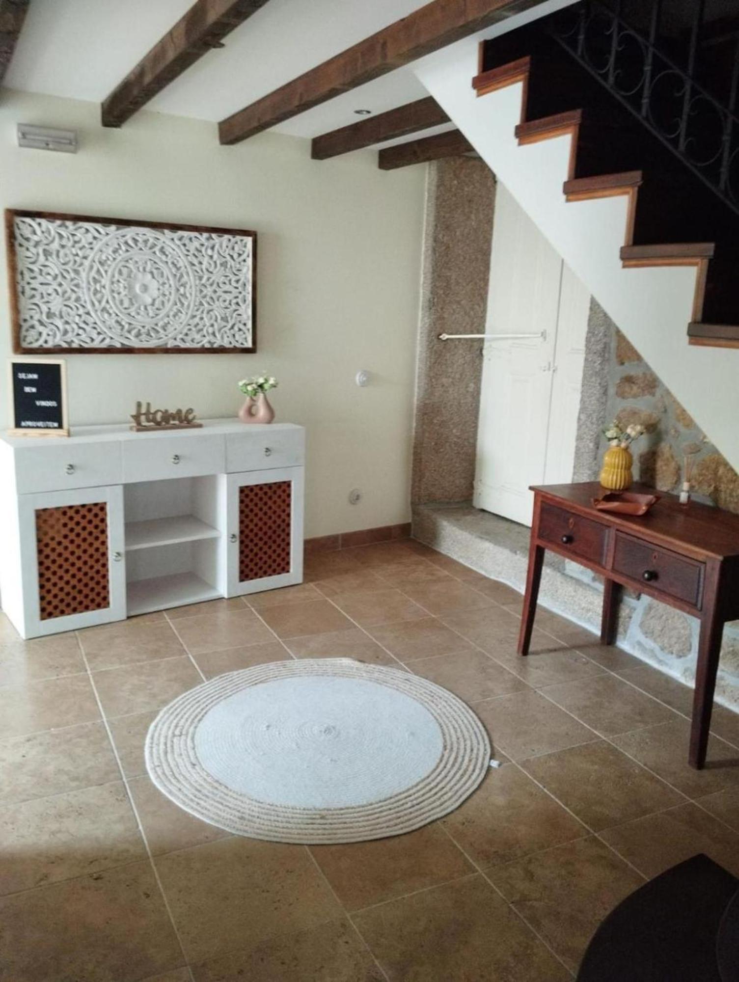 Casa Dos Livros - Guest House Vila Nova de Tazem エクステリア 写真
