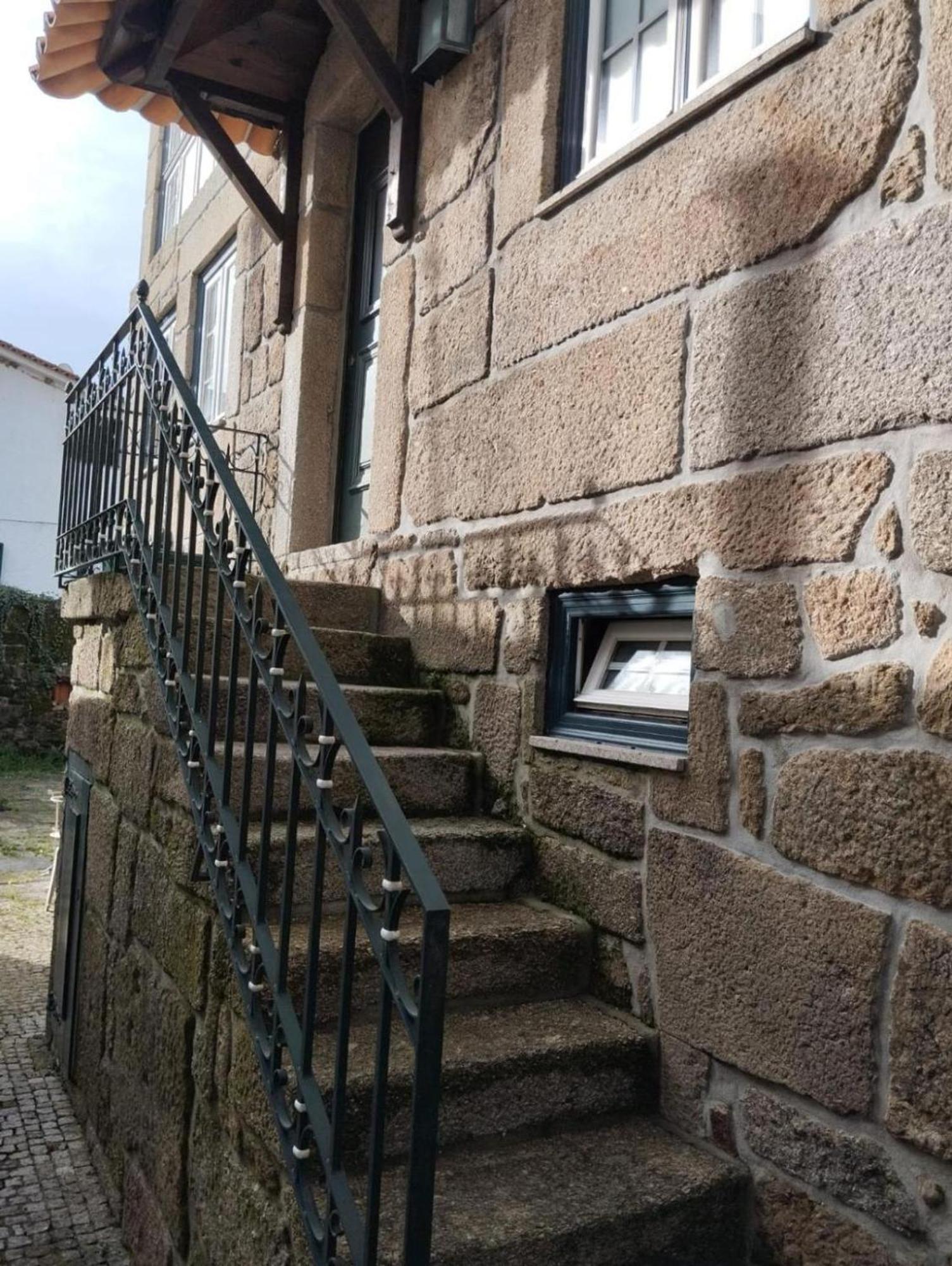 Casa Dos Livros - Guest House Vila Nova de Tazem エクステリア 写真