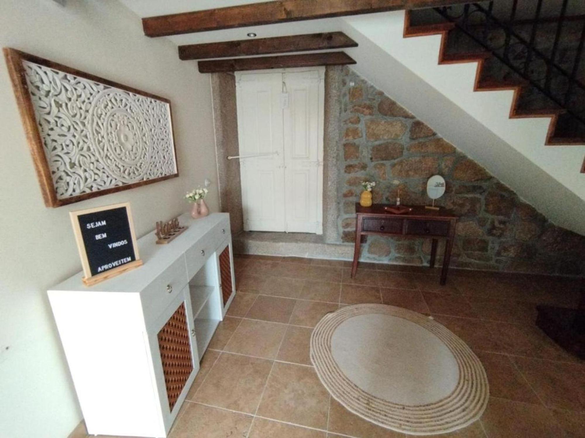 Casa Dos Livros - Guest House Vila Nova de Tazem エクステリア 写真