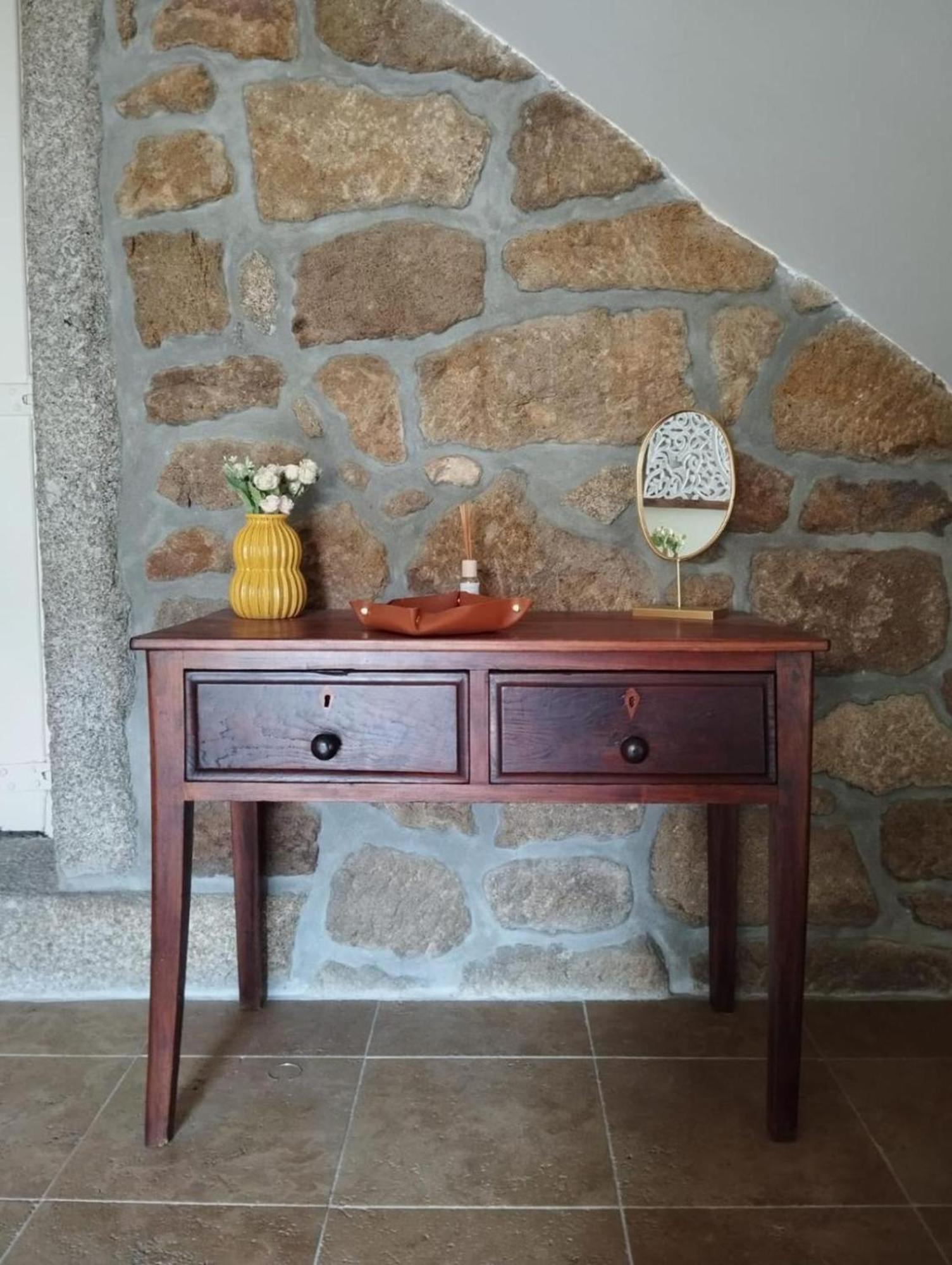 Casa Dos Livros - Guest House Vila Nova de Tazem エクステリア 写真