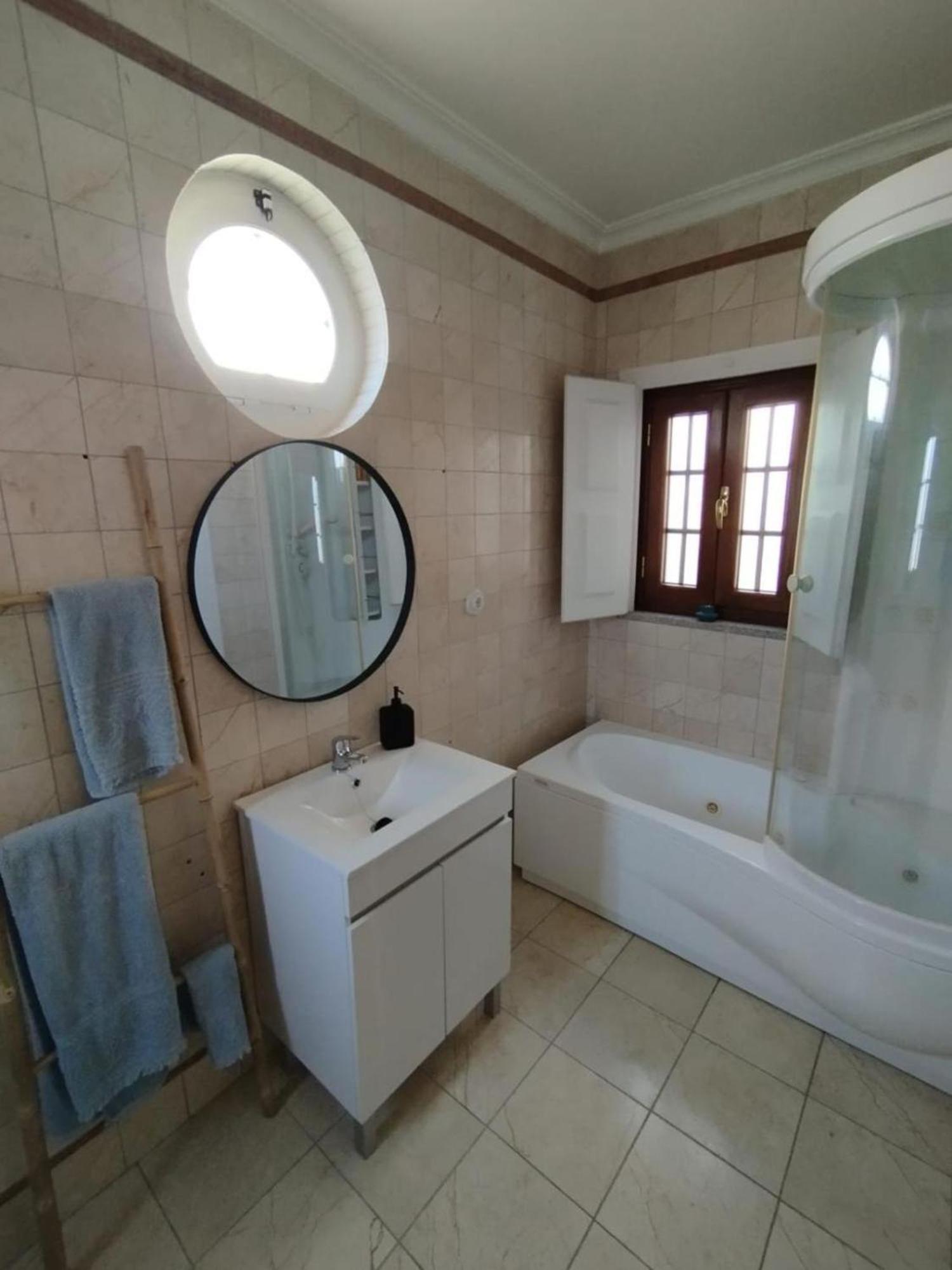 Casa Dos Livros - Guest House Vila Nova de Tazem エクステリア 写真