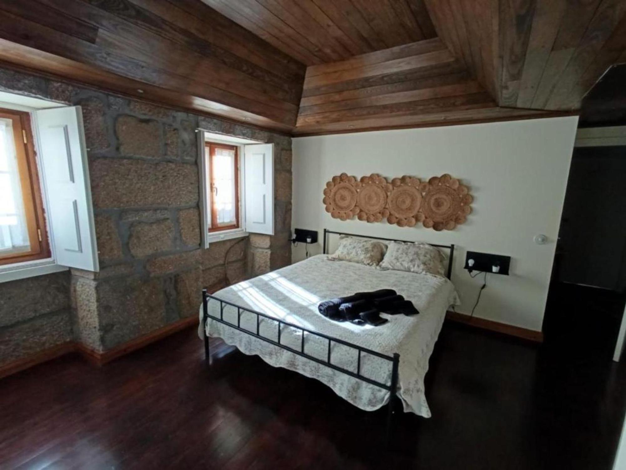 Casa Dos Livros - Guest House Vila Nova de Tazem エクステリア 写真
