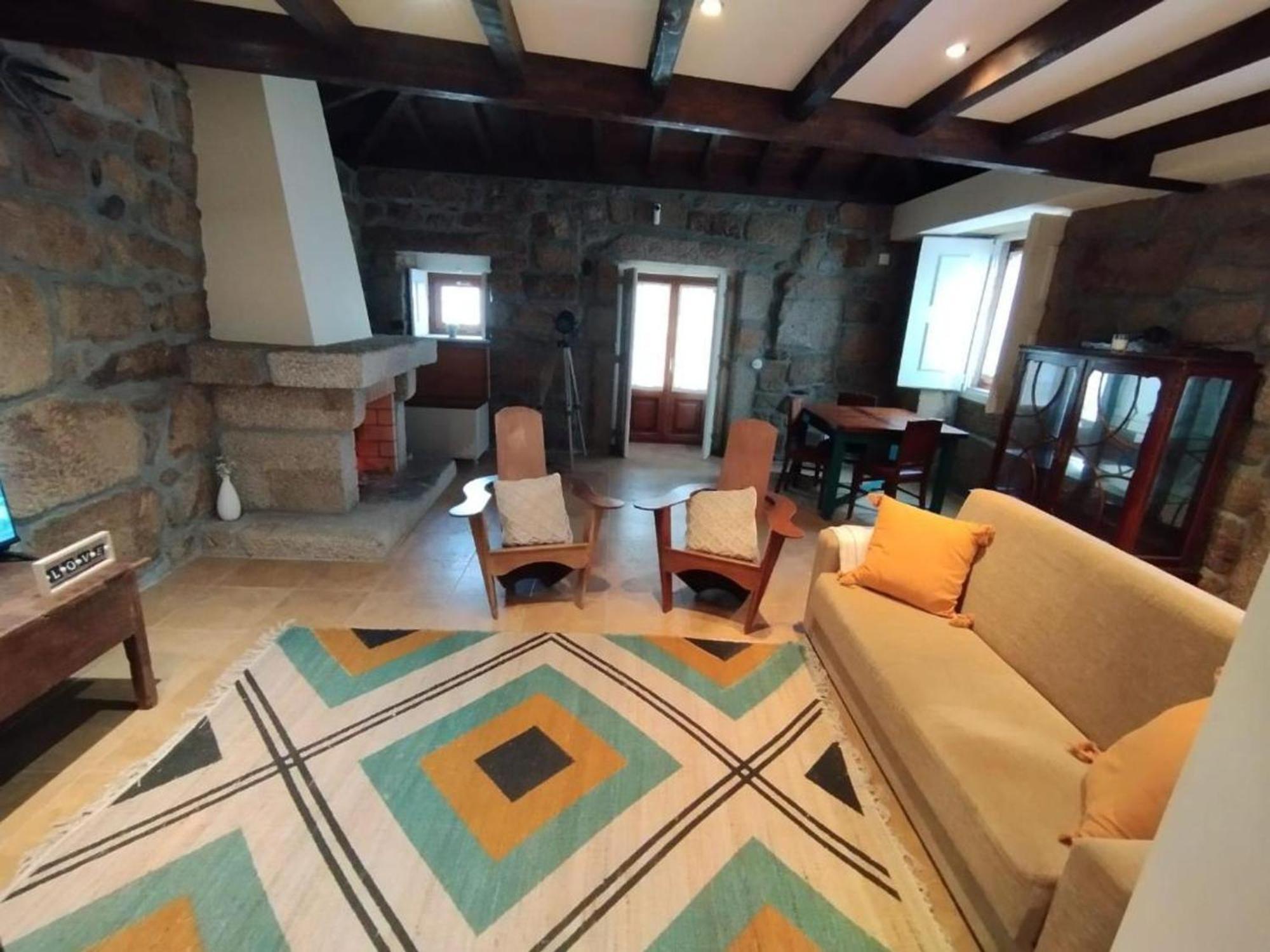 Casa Dos Livros - Guest House Vila Nova de Tazem エクステリア 写真
